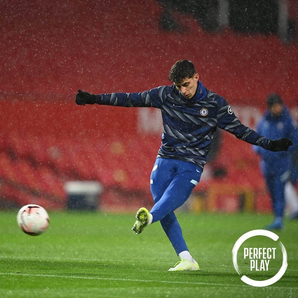 チェルシーFCさんのインスタグラム写真 - (チェルシーFCInstagram)「It’s a wet one at Old Trafford, as the Blues go through their warm-up routine! ☔️ #MUNCHE #CFC #Chelsea」10月25日 1時13分 - chelseafc