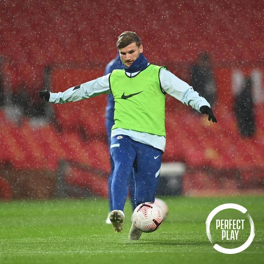 チェルシーFCさんのインスタグラム写真 - (チェルシーFCInstagram)「It’s a wet one at Old Trafford, as the Blues go through their warm-up routine! ☔️ #MUNCHE #CFC #Chelsea」10月25日 1時13分 - chelseafc