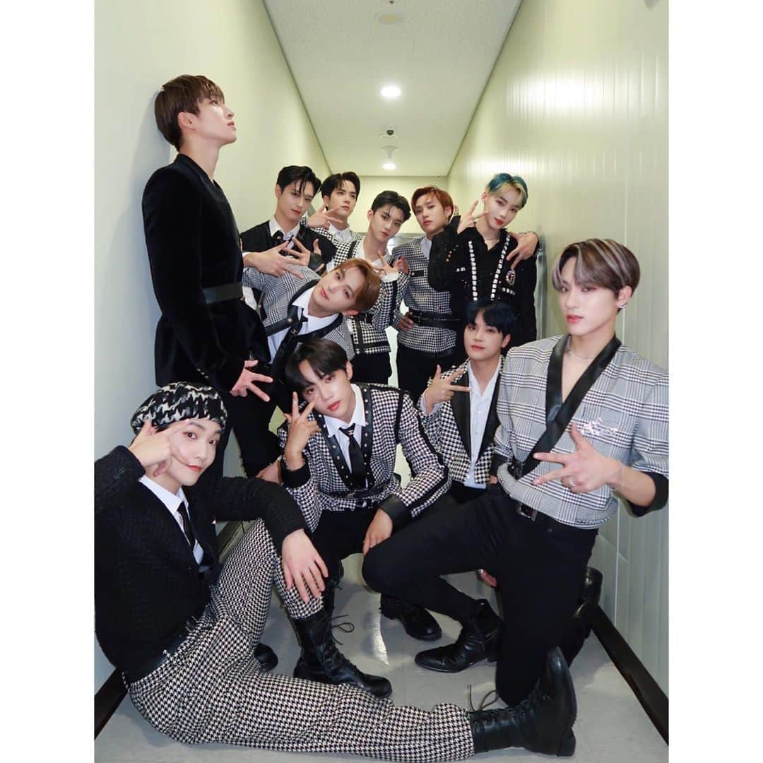 チュ・ハンニョンさんのインスタグラム写真 - (チュ・ハンニョンInstagram)「201023 • [TWITTER: Creker_THEBOYZ] "THE BOYZ KCON:TACT season2 stage complete‼️ An opening with 5 people, including dancing Q with Hyunjae & Younghoon's "Some"🌹, meet and greet, and until the long-awaited THE BOYZ stages🔥 We had a meaningful day with THE B at KCON:TACT💘 We had  so much fun together with THE B today‼️ THE B is THE BOYZ's lucky charm❣️"」10月25日 1時20分 - hak_nyeon