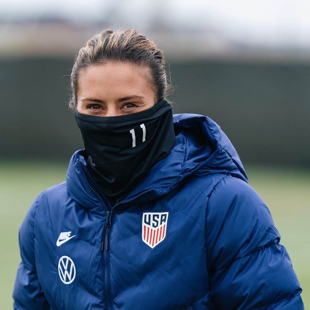 アリ・クリーガーのインスタグラム：「2020 feels.. 🧊-cold.」