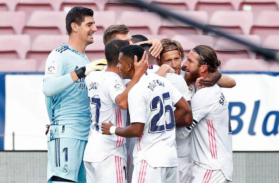 ティボ・クルトゥワのインスタグラム：「Sufrimos juntos, ganamos juntos! Bravo equipo por la victoria en #ElClasico y gracias afición por enviar vuestro apoyo! #HalaMadrid」