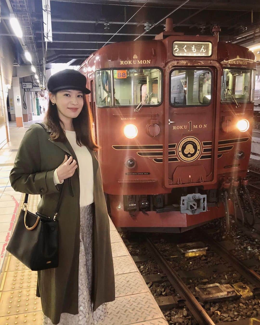 佐竹美希さんのインスタグラム写真 - (佐竹美希Instagram)「家族と軽井沢へ行ってきました。万全の感染対策で…。延期を繰り返していたのでやっとでした。ありがとう😊 #goto #gototravel #軽井沢 #観光列車 #ろくもん」10月25日 1時50分 - miki_stk