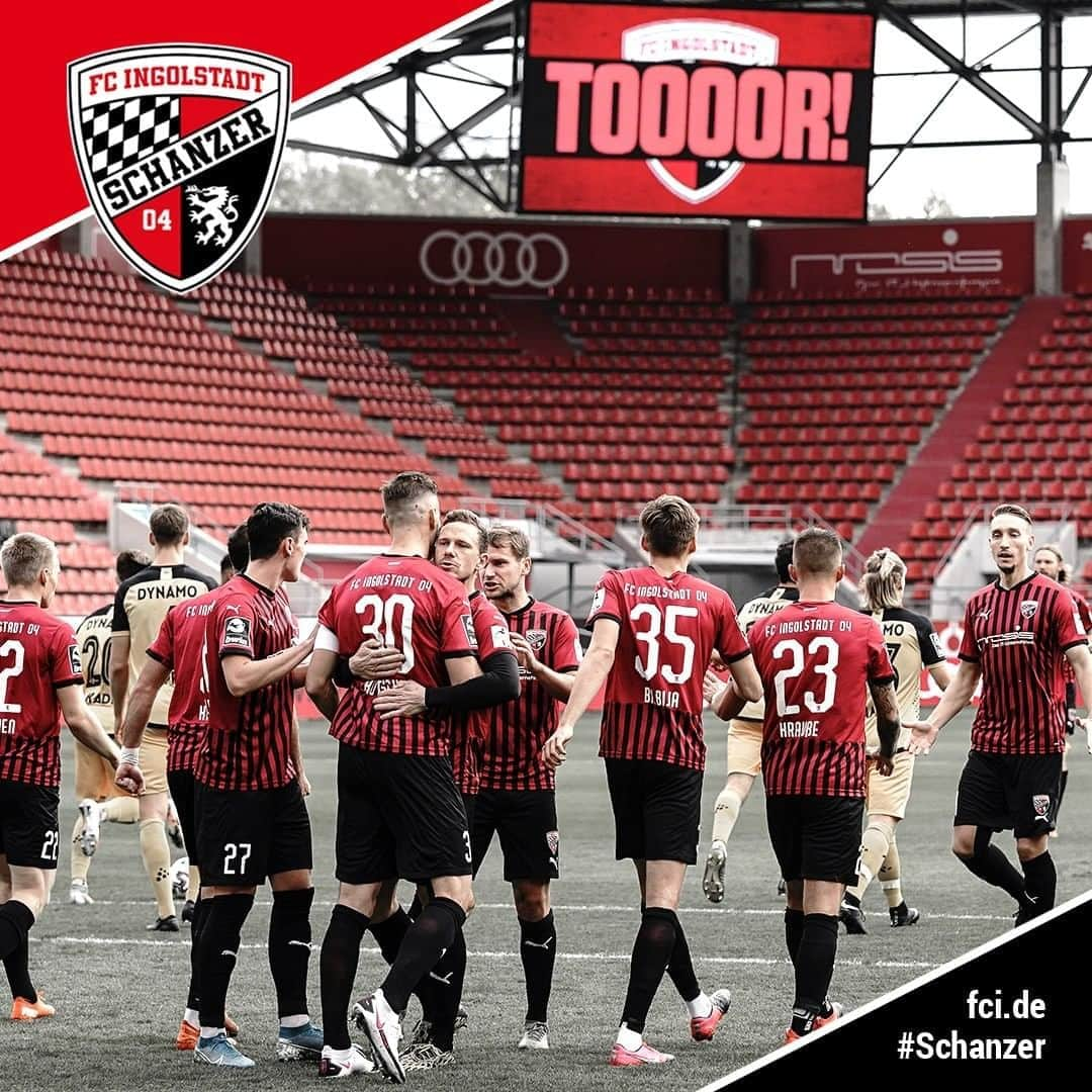 FCインゴルシュタット04さんのインスタグラム写真 - (FCインゴルシュタット04Instagram)「Nur eines fehlt auf dem Bild: IHR 🖤❤️ Unsere #Schanzer holen 7 von 9 Zählern aus der Englischen Woche 👍 Trotzdem betonten Spieler und Trainer nach dem heutigen Spiel, wie viel Luft noch nach oben ist - und genau DA setzen wir an. Also: WEITER, MÄNNER‼️🙌👏 __ Wie fällt euer Fazit zum Spiel aus?!👇🤔 . . #schanzerdassindwir #Schanzerfürimmer #Ingolstadt #FCI #FCIngolstadt #3Liga #zeigtsuns #fu3ball #soccer #fussball #football #futbol #immerweiter #zamhoidn #Team #Dahoam #Zusammenhalt #Heimspiel #AudiSportpark #einfachkriegstduwoanders #Oberbayern #Stadion #FCISGD #Dresden #Dynamo #DynamoDresden #Geisterspiel #Sieg #Heimsieg」10月25日 1時44分 - dieschanzer