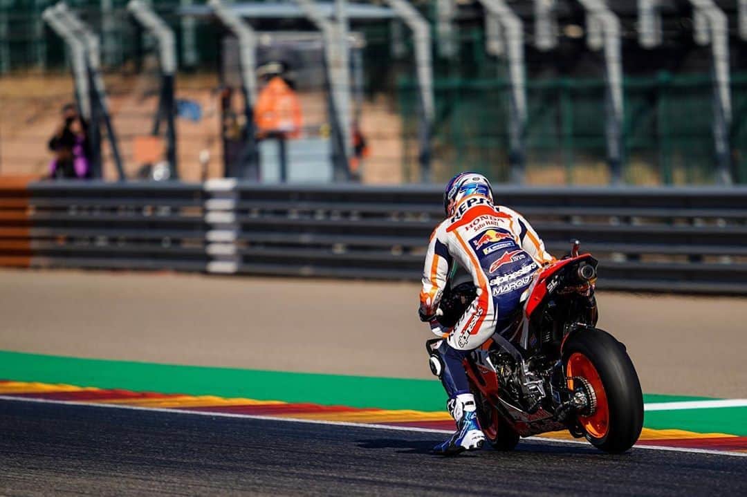レプソル・ホンダのインスタグラム：「⛔️on their way to the best grid slots so far⛔️ ⠀⠀⠀⠀⠀⠀⠀⠀⠀ #AlcanizGP #TeruelGP #MotoGP #AM73 #AlexMarquez #SB6 #StefanBradl #Repsol #Honda #RepsolHonda #HRC #RC213V #ThePowerOfDreams #Racing #Motorcycle #Team #OneHeart」