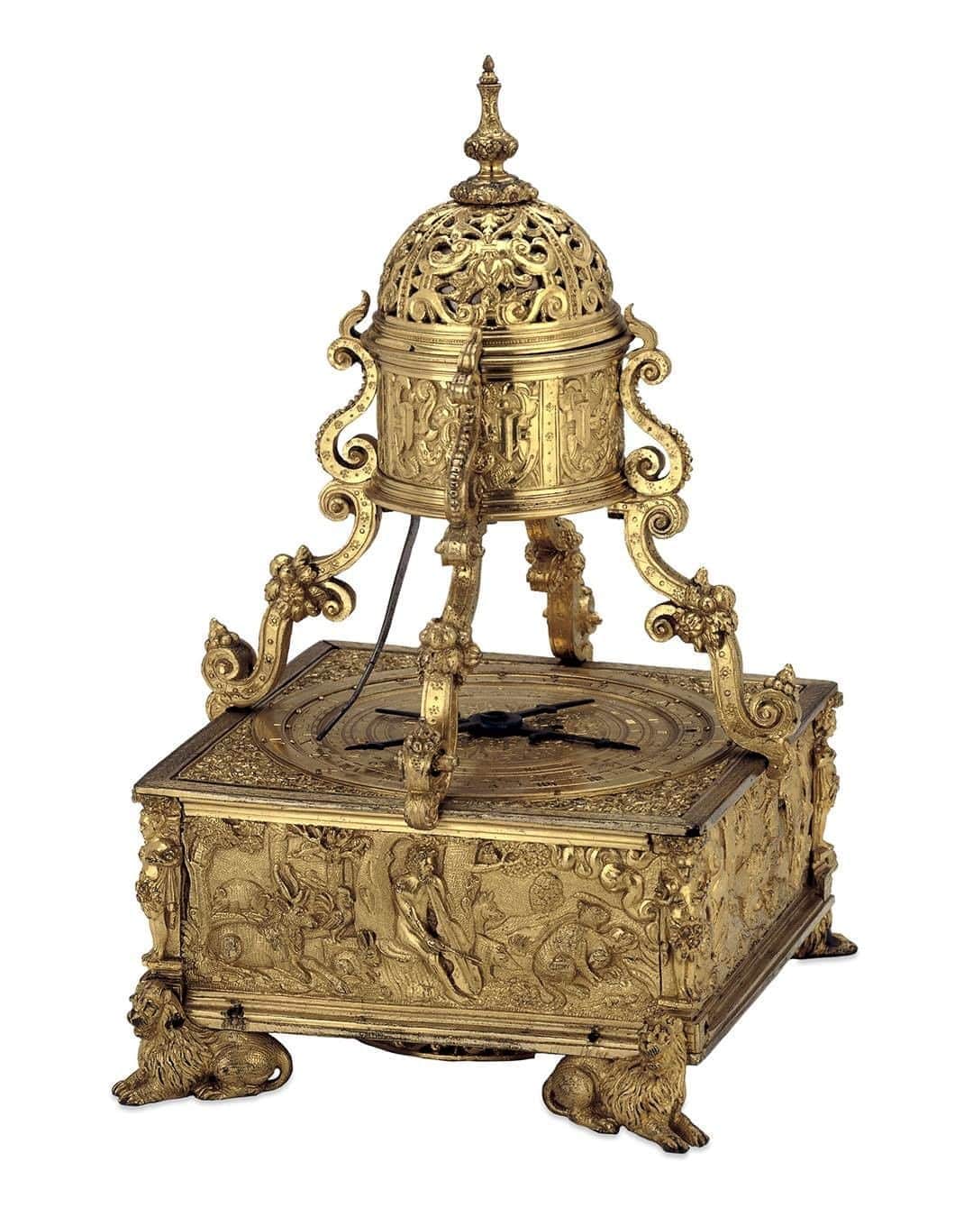 のインスタグラム：「🕰 Clocks go back in the UK tonight 🕰   Dating from about 1575, this ornate alarm clock was probably made in Augsburg, southern Germany, and is one of a series of eleven superb table clocks known as the 'Orpheus' clocks.   Each is decorated with scenes from the legend of Orpheus – the Greek musician and poet who could charm all living things with his lyre 🎵  🔎 Orpheus clock. Engraved steel and brass, Germany, 1575–1585.  #BritishMuseum #clocks #watches #horology」