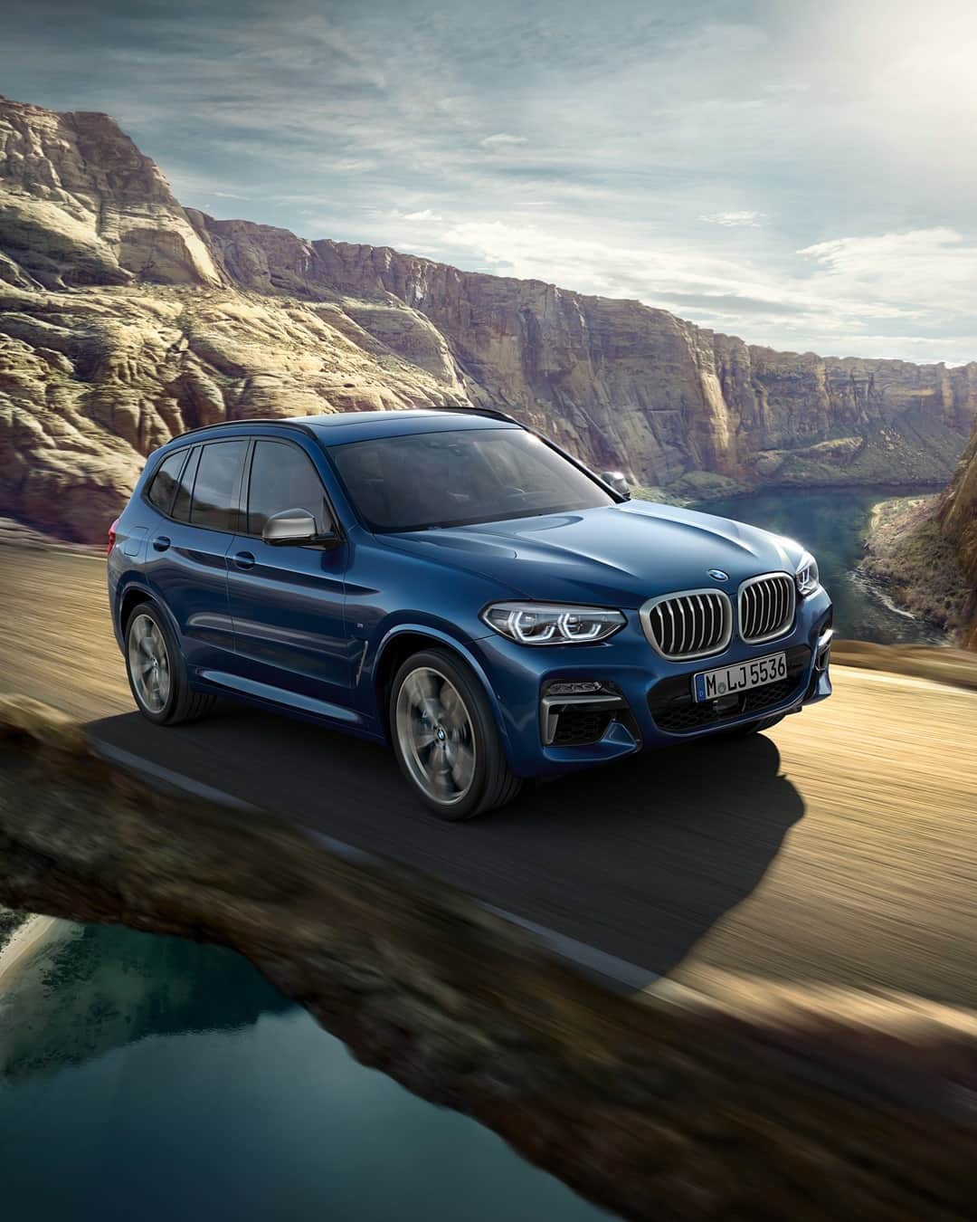 BMWさんのインスタグラム写真 - (BMWInstagram)「The great outdoors is all yours.  The BMW X3. #TheX3 #BMW #X3 __ BMW X3 M40i: Fuel consumption in l/100 km (combined): 8.2–7.9. CO2 emissions in g/km (combined): 188–180. Further information: www.bmw.com/disclaimer.  	 Acceleration (0-100 km/h): 4.8 s. Power: 265 kW, 360 hp, 500 Nm.」10月24日 17時01分 - bmw