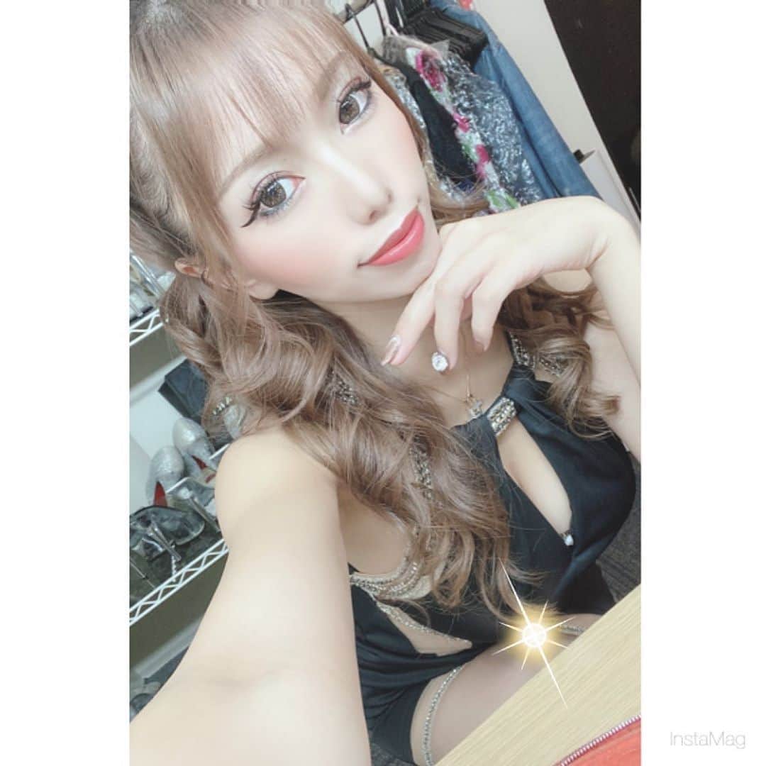 あゆかのインスタグラム：「ぴっかーん⭐️ 今週ラスト😎がんばる😎 来週はハロウィンコスプレDAY👻🧟‍♀️🧟‍♂️ 見に来てね💓  .  #千葉キャバクラ#千葉富士見キャバ嬢#千葉富士見町キャバ嬢#千葉富士見キャバクラ#arドレス#ジュエルズドレス#コロナに負けるな#コロナに負けるな日本#オンラインキャバクラ#ファッション好きな人と繋がりたい#ヘアメイク#お家スタイル#息してる？#followｍe4 #follow4like#followtrain」