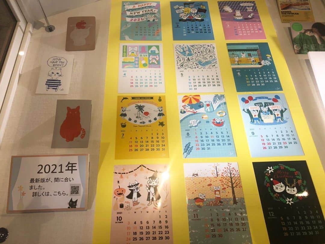 山田稔明さんのインスタグラム写真 - (山田稔明Instagram)「今日から故郷である佐賀県基山町立図書館での「山田稔明カレンダー展」が始まりました。展示設営などすべてお任せだったのですがとても素敵な、圧倒的な空間になってて光栄です。11月22日まで。一回くらい覗きにいけたらいいんだけどな。 #山田稔明カレンダー」10月24日 17時24分 - toshiakiyamada