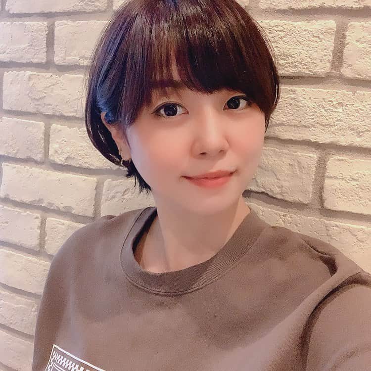 星村麻衣のインスタグラム：「久々の美容室✂️ ショート楽だからなかなか伸ばせない😂 #haircut  #hairstyle  #ショートヘア」