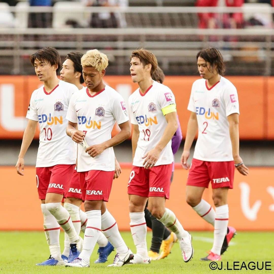 サンフレッチェ広島さんのインスタグラム写真 - (サンフレッチェ広島Instagram)「. ⚽️明治安田生命J1リーグ第24節　試合結果⚽️ 鹿島アントラーズ　1-0　サンフレッチェ広島 前半：0-0 後半：1-0  多くのチャンスを築きながらも、あと一歩のところでゴールを割ることができず。 惜しくも勝点をつかむことができなかった。  #城福浩 監督 #エゼキエウ 選手 #青山敏弘 選手 #荒木隼人 選手 #東俊希 選手 #川辺駿 選手 #林卓人 選手 #sanfrecce #積攻」10月24日 17時30分 - sanfrecce.official