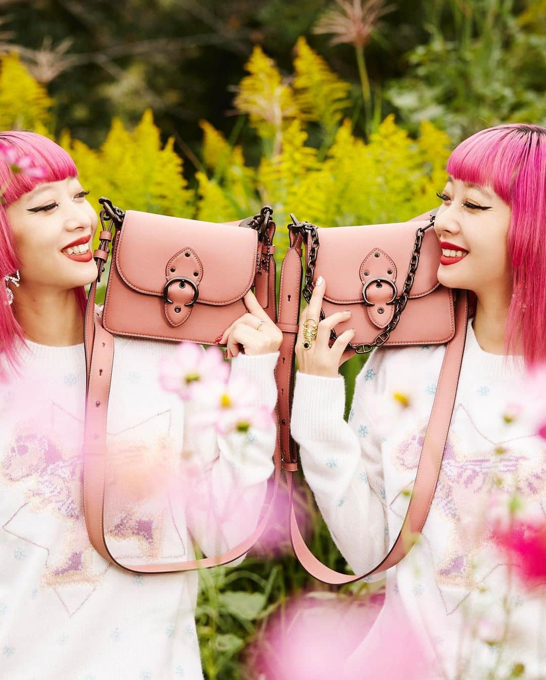 AYAさんのインスタグラム写真 - (AYAInstagram)「Beat Shoulder Bag💐  @coach 🌸💖💕 #TheBeatBag #CoachNY」10月24日 17時40分 - ayaxxamiaya