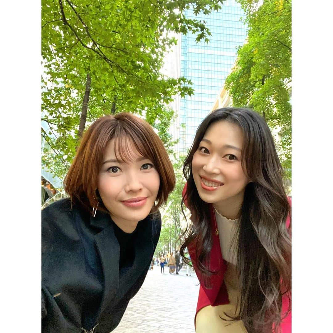 海隼人（有馬佐織）さんのインスタグラム写真 - (海隼人（有馬佐織）Instagram)「この前、約束していた れなちゃんとlunch❤️ 緑の中お散歩しながらも最高〜🤸‍♀️✨ こんなに短いスパンで会えるのは、なかなかないね🐾 お互い忙しくなる前に会えて良かった〜 😆🌼 ・ ・ #今日は天気良過ぎ#秋晴れ #october#japan#autumn  #緑の中#お散歩#lunch #ほこてん最高  #前進あるのみ #😆 #ポジティブな言葉  #一緒に頑張ろう  #seeyouagain  #十碧れいや #れなちゃん #可愛い過ぎるやろーーー#❤️ #元宝塚#宝塚og#元星組 #海隼人」10月24日 17時50分 - saorimahalo