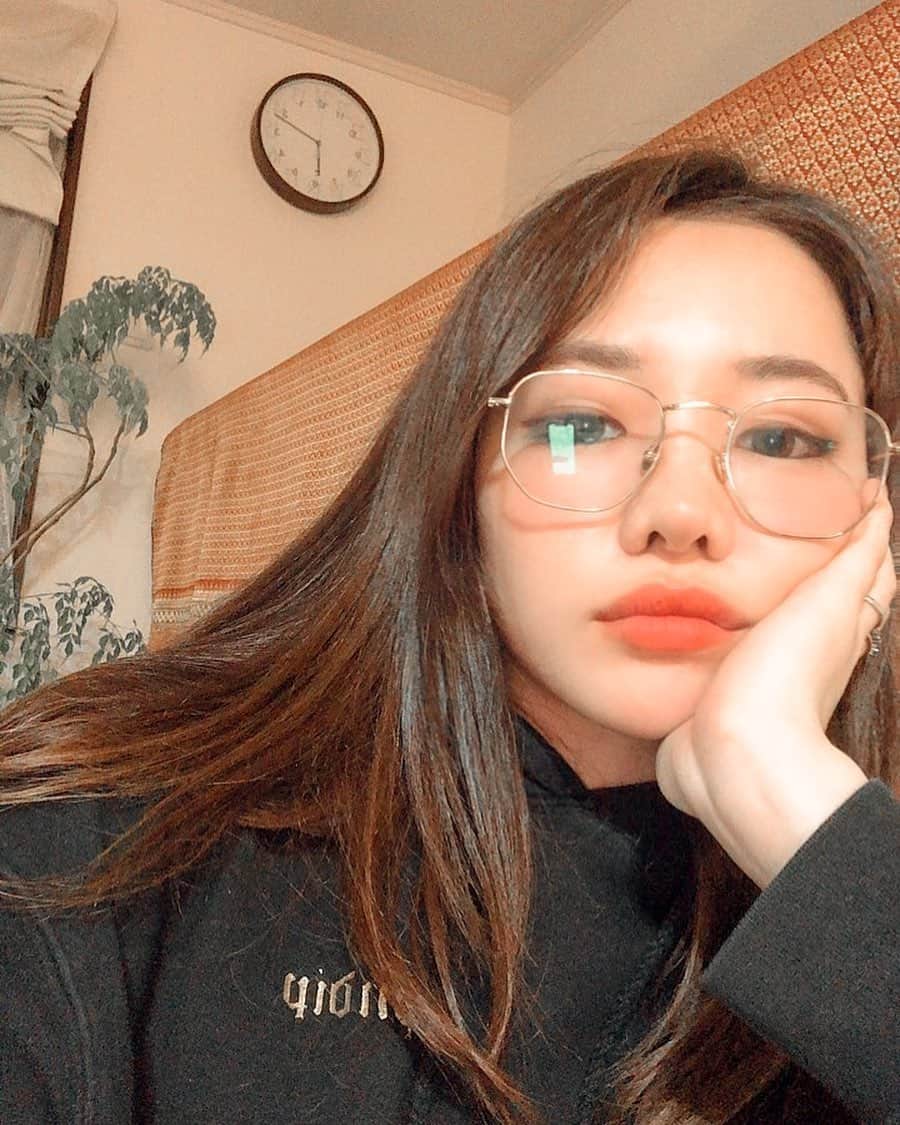 藤子さきのインスタグラム：「親知らず抜いてから、自分の顔をみると何もモチベーションが出なくて困る😇 動画編集全然できてない...🥺ぎょめん #写真は抜く前よ」