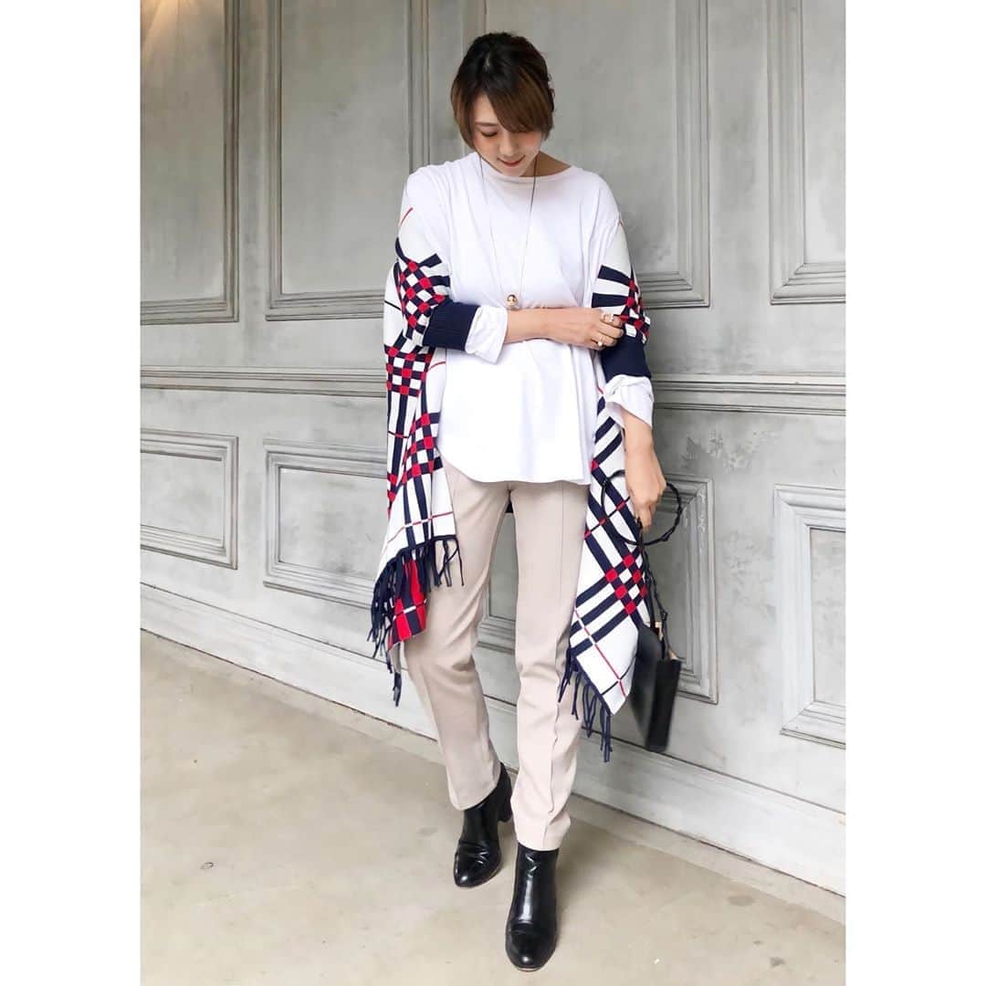 のインスタグラム：「☆☆☆ ・ ・ 運動会でした 一生懸命取り組んでる姿、応援してる姿 本当にいいものですね🥺 涙腺ゆるゆるババーは大変でしたw ・ ・ そして、あったかパンツ投入‼️ 起毛素材で暖かくてストレッチが効いて履きやすいのぉ センターにラインが入ってるから足長効果も抜群 ・ zozotownの1000円offクーポン出てるよ♡ ・ ・ そして、このストールね ストールじゃなくてカーディガンなんだよ‼️ 使いやすい‼️ ・ ・ ・ ・ ・ ・ ・ #rectangle_official#rectangle_code #rectangle#uniqlo#uniqloginza  #レクタングル #ウォームタッチセンターシームテーパードパンツ #きれいめコーデ #きれいめカジュアル  #大人カジュアルコーデ #大人カジュアル  #code#coordinate#ootd#instafashion#今日のコーデ#ママコーデ#ママファッション#男の子ママ #高身長女子 #ponte_fashion#r_fashion#大人女子#シンプル #シンプルコーデ #きれいめファッション#高身長コーデ #モノトーンコーデ #ユニクロメンズ」