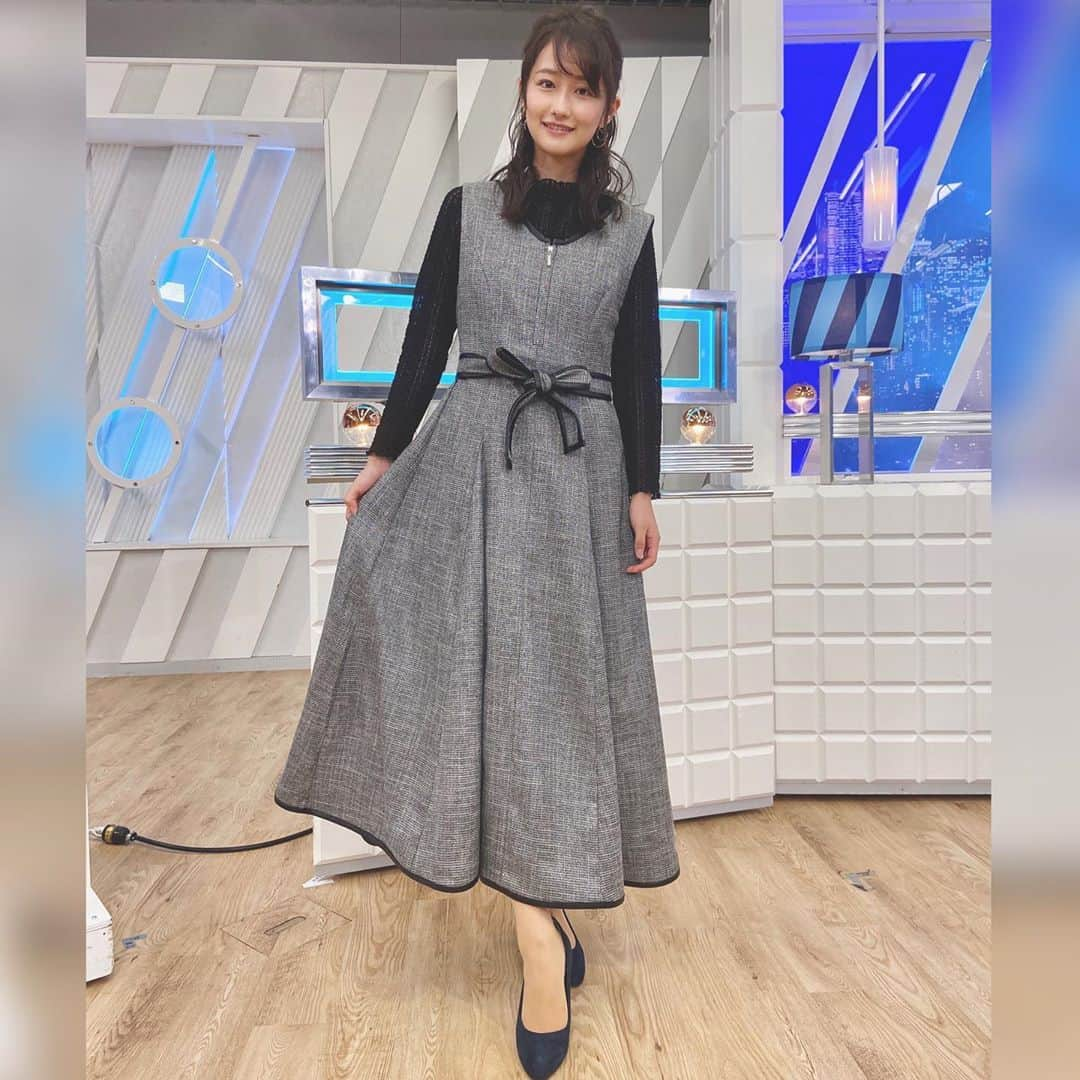 佐藤ちひろさんのインスタグラム写真 - (佐藤ちひろInstagram)「今週のアベマプライムの衣装はRANDAです。 ワンピースデーでしたね！ わたしも私服ではワンピース多めです😚  #アベマプライム　#アベマ　#衣装　#ワンピース　#👗　#ヘアアレンジ　#ヘアスタイル　#ハーフアップ　#巻き下ろし　#テレビ朝日　#テレ朝　#アナウンサー　 #少し #ポーズ が #増えました #☺️」10月24日 18時18分 - chihiro.sato_ex