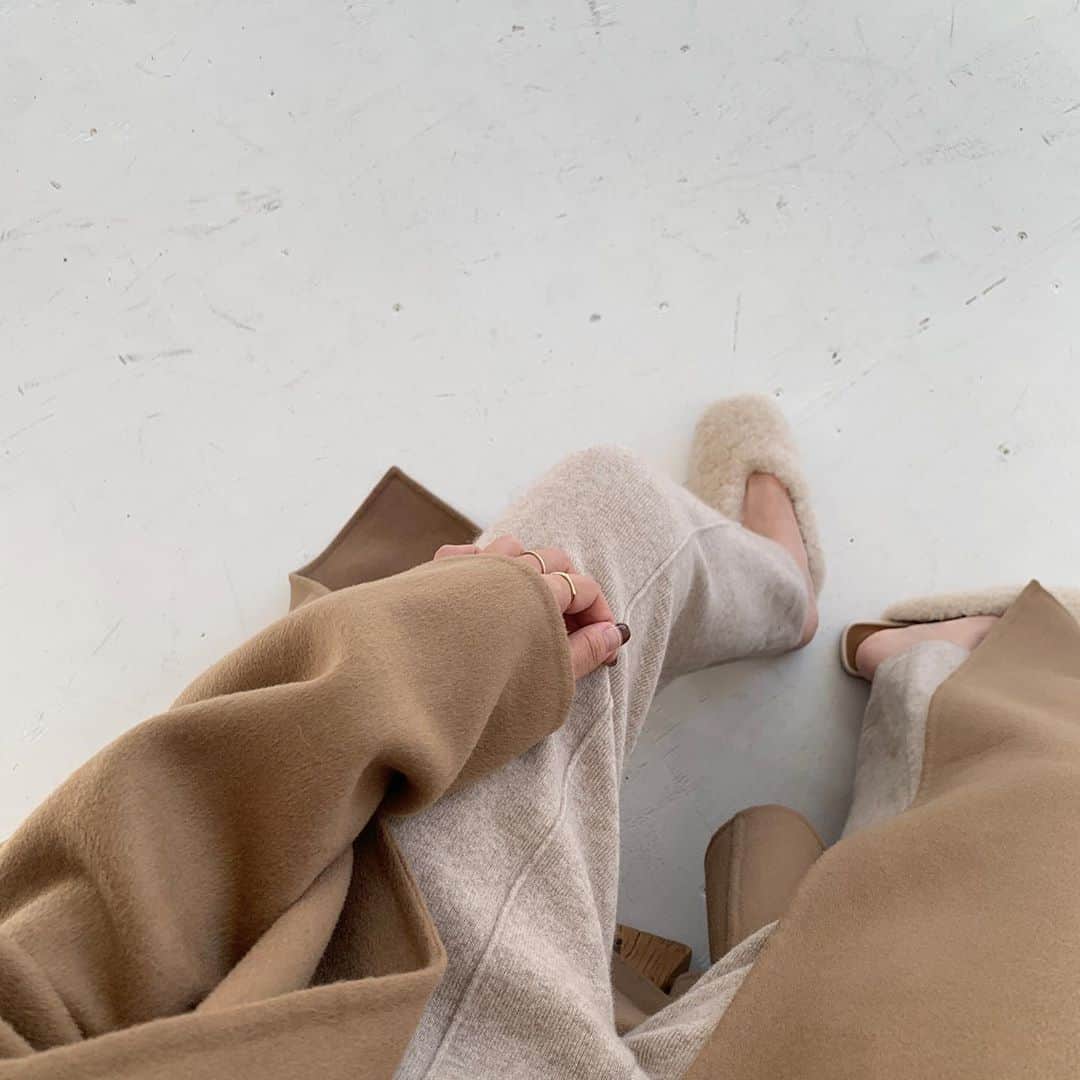 saanaaeのインスタグラム：「PTほわほわで可愛いなあ🧶  cashmere混なので 肌触りもgoodです🤎  #NUEbyas」