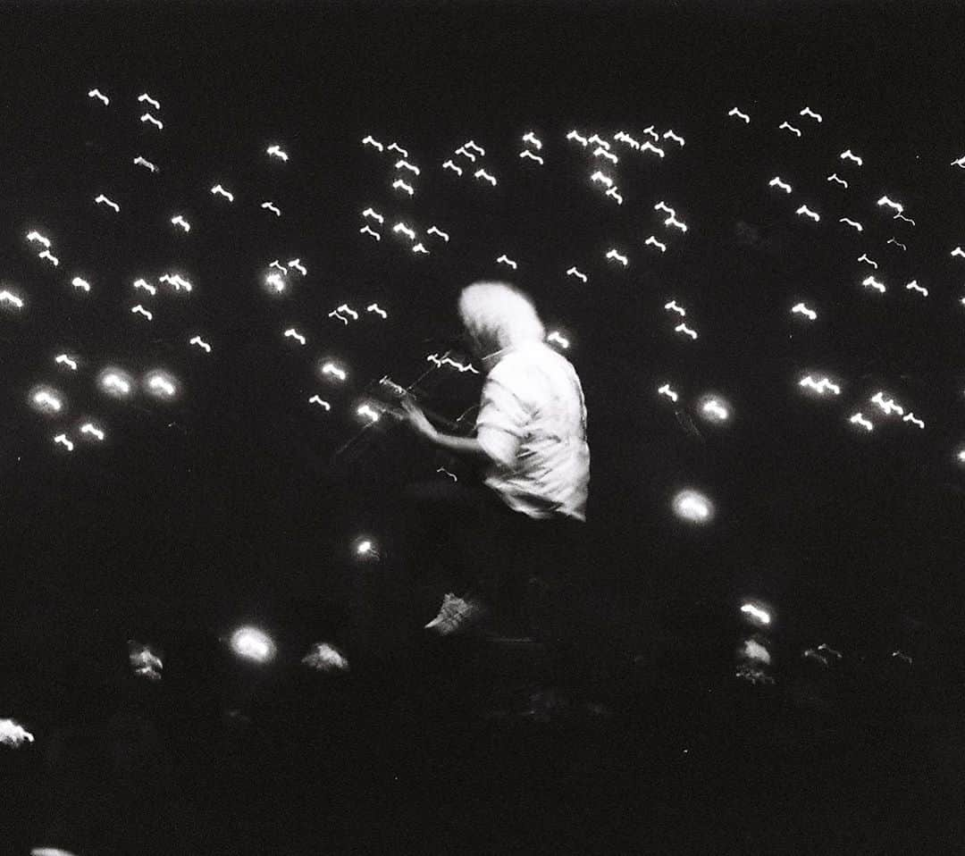 アレックス・ペティファーさんのインスタグラム写真 - (アレックス・ペティファーInstagram)「A night to remember, I took my @leica_camera and went to see Queen in concert: @adamlambert was incredible, and if anyone else but Freddie where to do those songs justice it was him!!! What a performer...   #wewillrockyou #queen #filmsnotdead」10月24日 18時26分 - alexpettyfer