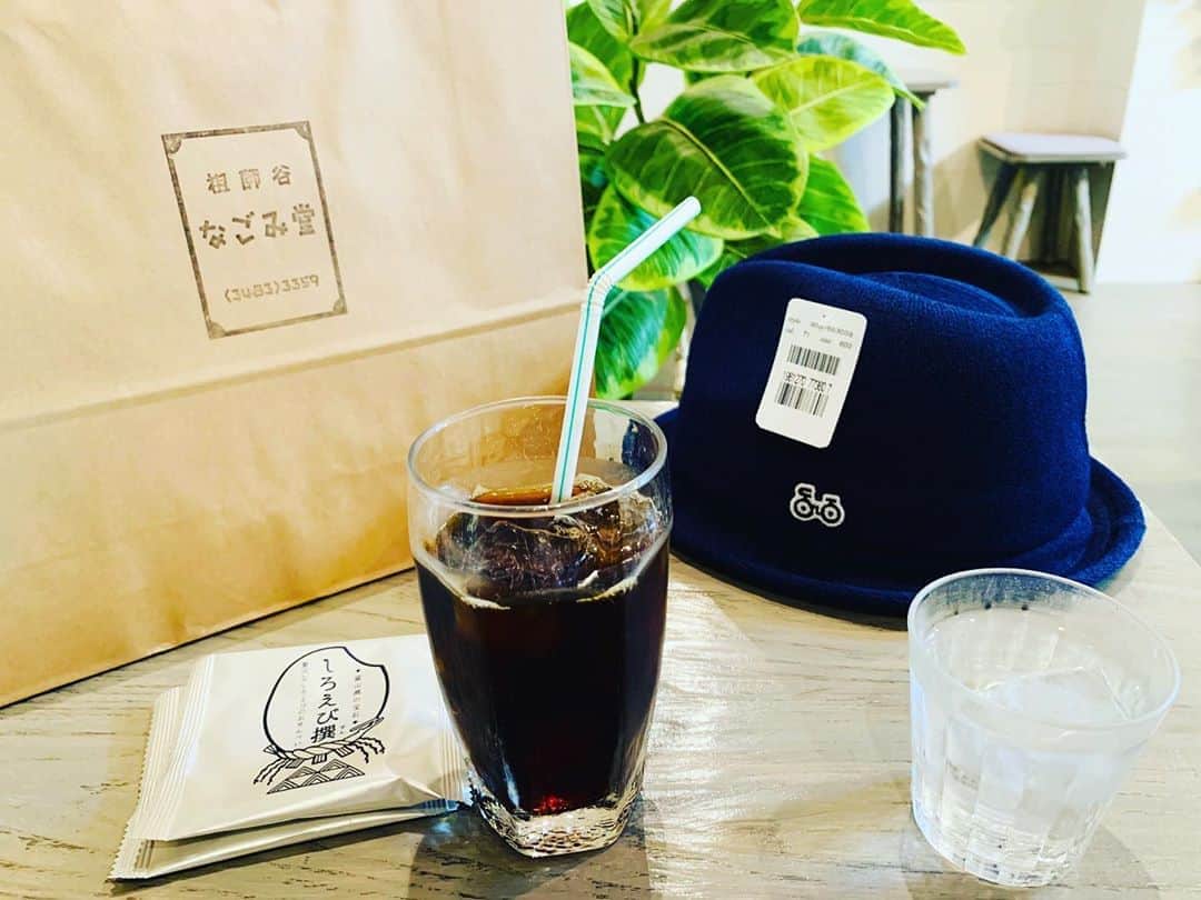 のインスタグラム：「#木梨サイクル 2階  #なごみ堂  まったりしてます♫  お洒落なハットでしょ？嬉  #祖師谷大蔵 #木梨憲武 さん #お洒落」