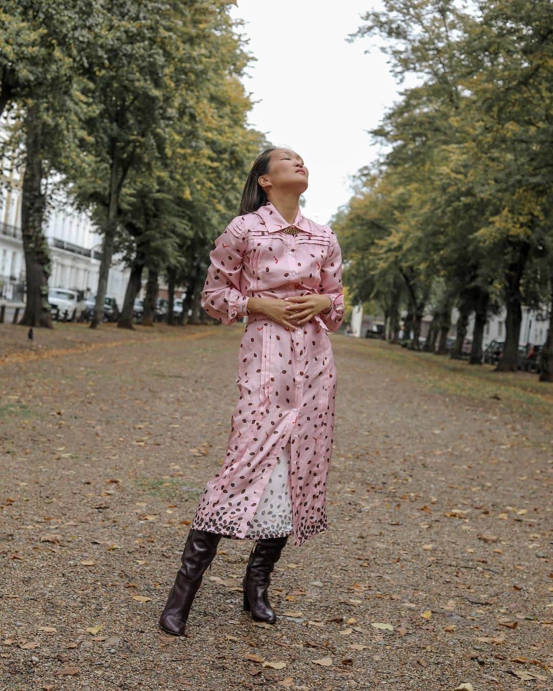 Mariko Kuoさんのインスタグラム写真 - (Mariko KuoInstagram)「So desperately was in need for the weekend to come 💕  We decided to get out of London for the weekend to have some quality fun time with the kids. Who's finding it challenging to find things to do with all the restrictions? Everything from grabbing breakfast to going to a museum all need prebooking. I'm grateful we can still do these things but I'm definitely missing those days when we were able to do things on a whim. Have a lovely weekend everyone 💗」10月24日 18時51分 - marikokuo