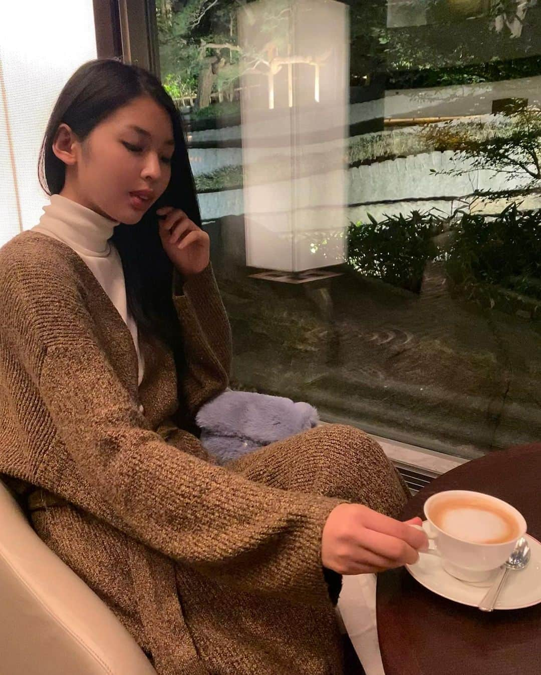 伊藤友奈さんのインスタグラム写真 - (伊藤友奈Instagram)「寒くなってきた🍁 . #fashion#ootd#cafe#shibuyacafe#shibuya#tokyocafe#longcoat#cappuccino」10月24日 18時59分 - youna.ito