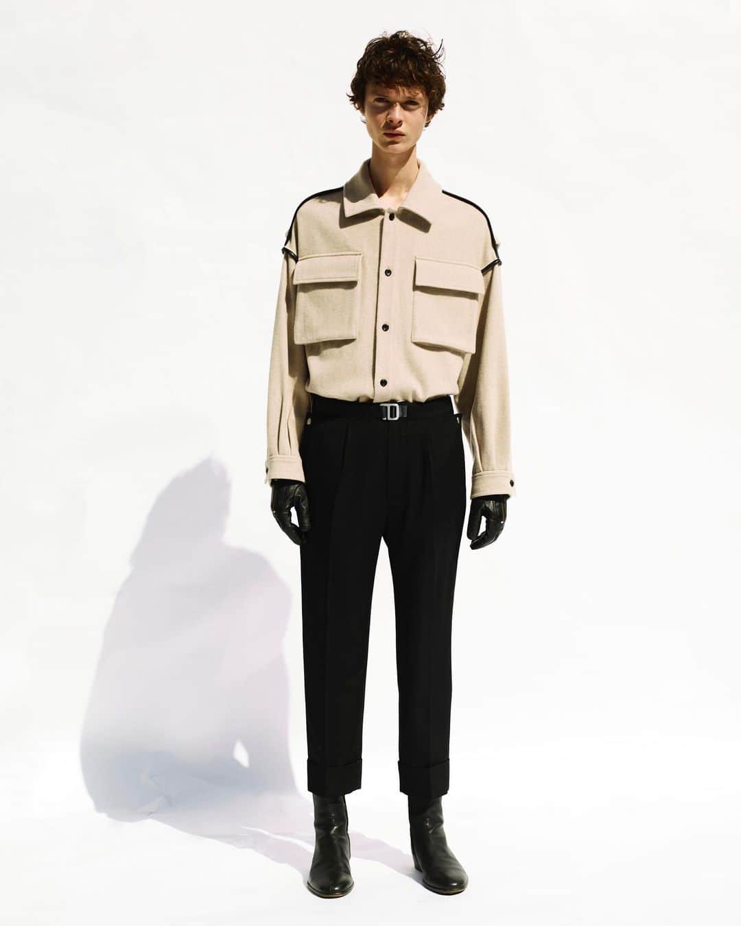 ウィザードのインスタグラム：「2020 FALL WINTER COLLECTION “Metropolis Noise Laboratories"  PLEATED CROP TROUSERS  https://wizzard.stores.jp/  In Stock.  #wizzard_fac  #wizzard  #fashion  #tokyofashion  #streetfashion  #fashionphoto #designersbrand  #domesticbrand  #mensfashion #2020aw  #メンズファッション #ファッションブランド #ウィザード #スラックス  #クロップドパンツ」