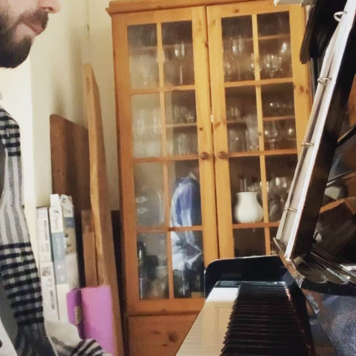 ニール・ブラウンのインスタグラム：「Back to basics  🎹  #theludlows #piano #practice #practicemakesperfect #backhome #love #music #love #beautiful #instamood #instamoment #instavid #instafollow #followme #dayoff #rest #instagay #gay #lgbt #nice #passion #igers #igersdaily」