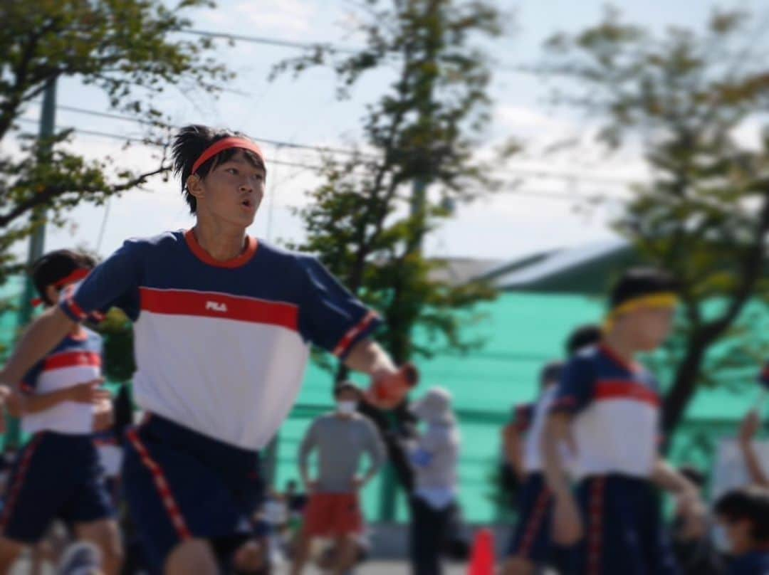 細田阿也さんのインスタグラム写真 - (細田阿也Instagram)「#運動会  開催に向けご尽力頂いた皆様に感謝。  #リレー　#大縄跳び　など 応援、鼓舞しながらのチーム戦に感動し  #小学生 からの⚽️仲間の成長、奮闘に感動☺️  朝練をしたり、 作戦をたてたり 泣き笑いの名場面があったり #青春　だ☺️  #中学生　 #中学生ママ #中学生の母」10月24日 19時15分 - hosodaaya