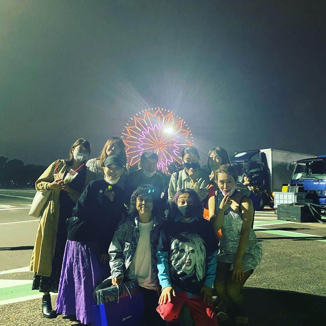 ミラクルひかるさんのインスタグラム写真 - (ミラクルひかるInstagram)「#シネマバード2020in東京　 今回は医療従事者の方々に向けてのドライブインシアター形式でございました！ 初体験てすのて、少々戸惑っちゃうかな！なんて思っておりましたが、拍手の代わりに チッカチッカ✨なんてやっていただいちゃって凄く嬉しかった❣️車から飛び出して🚘永野さんにレスポンスしてくれた少女はこちらの人間を癒してくれました😍💚 #斎藤工　#豪起　#古賀小由実  #永野　#ミラクルひかる Special guest  #一青窈 次は関西でもやって欲しいーなぁー🦊」10月24日 19時34分 - miracle_hikaru_official