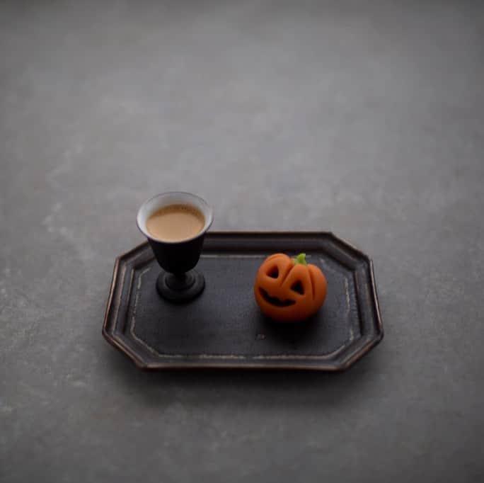 Naomiのインスタグラム：「今年も鶴屋吉信のハロウィンパンプキン🎃」