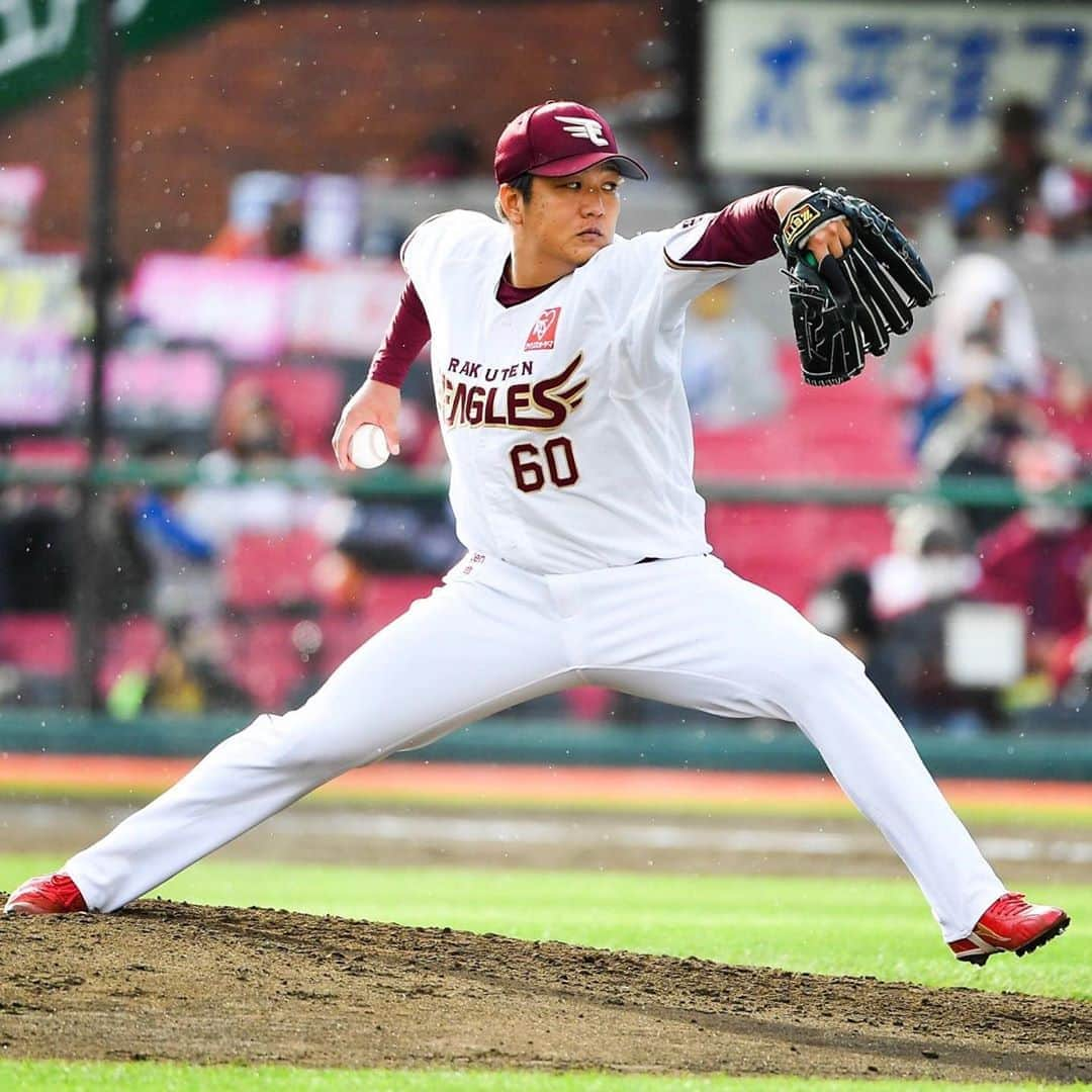 東北楽天ゴールデンイーグルスさんのインスタグラム写真 - (東北楽天ゴールデンイーグルスInstagram)「⚾️ ⚾️E 4-5 F⚾️ 終盤までもつれた接戦を落として 上位との差を縮められず。 田中貴也選手がプロ初スタメンでプロ初安打初打点‼️ 小深田選手は一時逆転の2号2ランを含む猛打賞✨✨ 先発の石橋選手は6回3失点で勝ち投手の権利を得た⚾️ 田中和基選手は2ベースヒットを含む2安打マルチ✌🏼 7回のピンチで登板した松井選手は好打者を打ち取る‼️ #rakuteneagles #NOWorNEVERいまこそ #日本一の東北へ #田中貴也 #小深田大翔  #石橋良太 #田中和基 #松井裕樹  #写真もイープレで」10月24日 19時31分 - rakuten_eagles