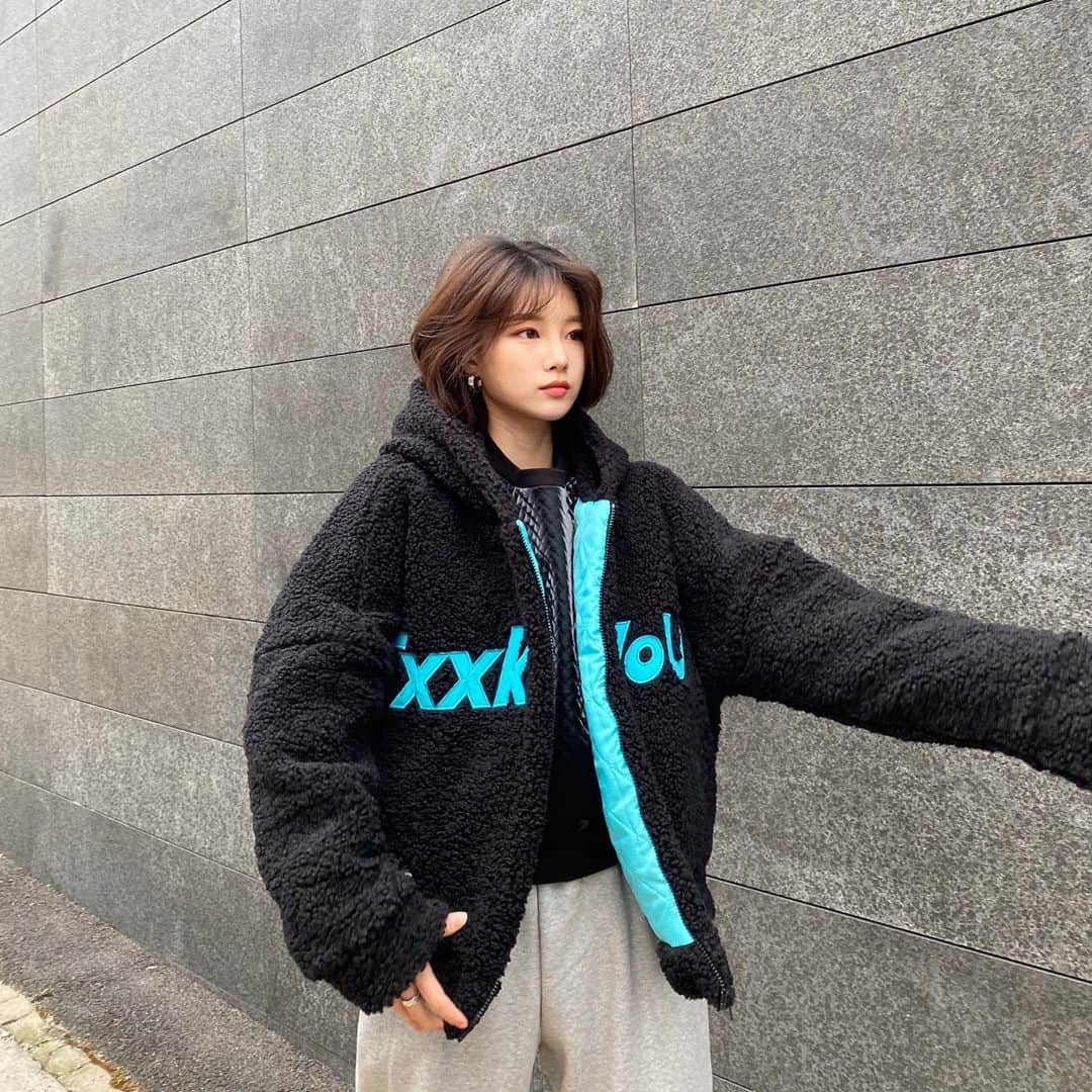 ユン・ダヨンのインスタグラム：「손 좀 잡아쥬」