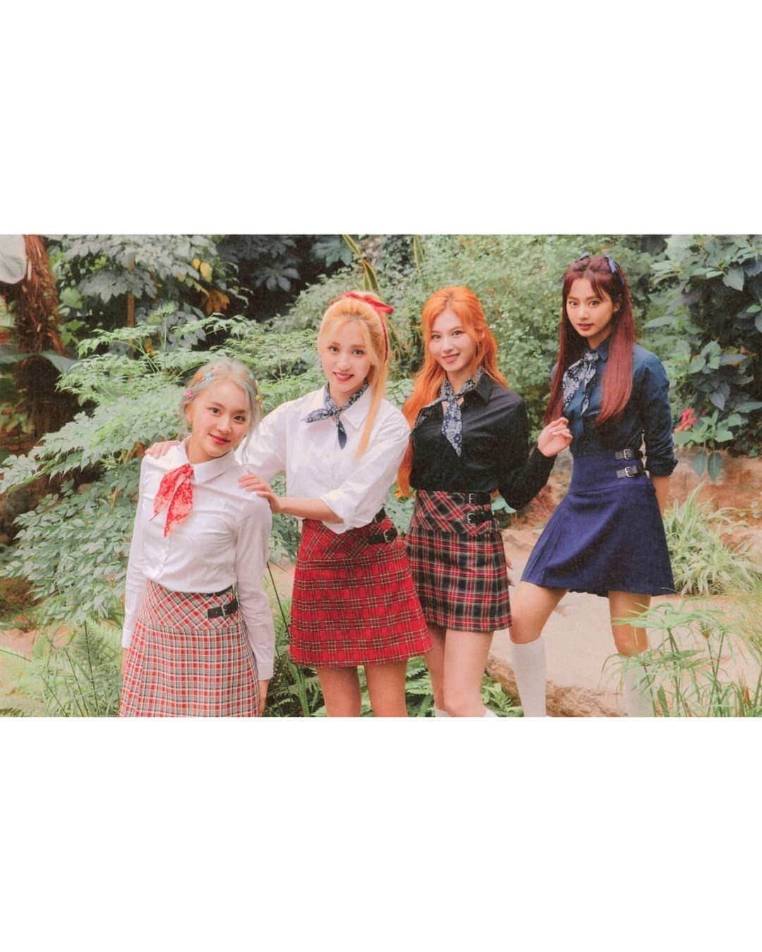 サナさんのインスタグラム写真 - (サナInstagram)「[SCAN] TWICEZINE Vol. 2 . Scan by njmsjmdct2 Edited by sana.twice.kr ーーーーーーーーーー Follow > @sana.twice.kr < . @twicetagram #TWICE#트와이스#ONCE#Sana#사나 #Nayeon#나연#Jeongyeon#정연#Momo#모모#Jihyo#지효#Mina#미나#Dahyun#다현#Chaeyoung#채영#Tzuyu#쯔위」10月24日 19時40分 - sana.twice.kr