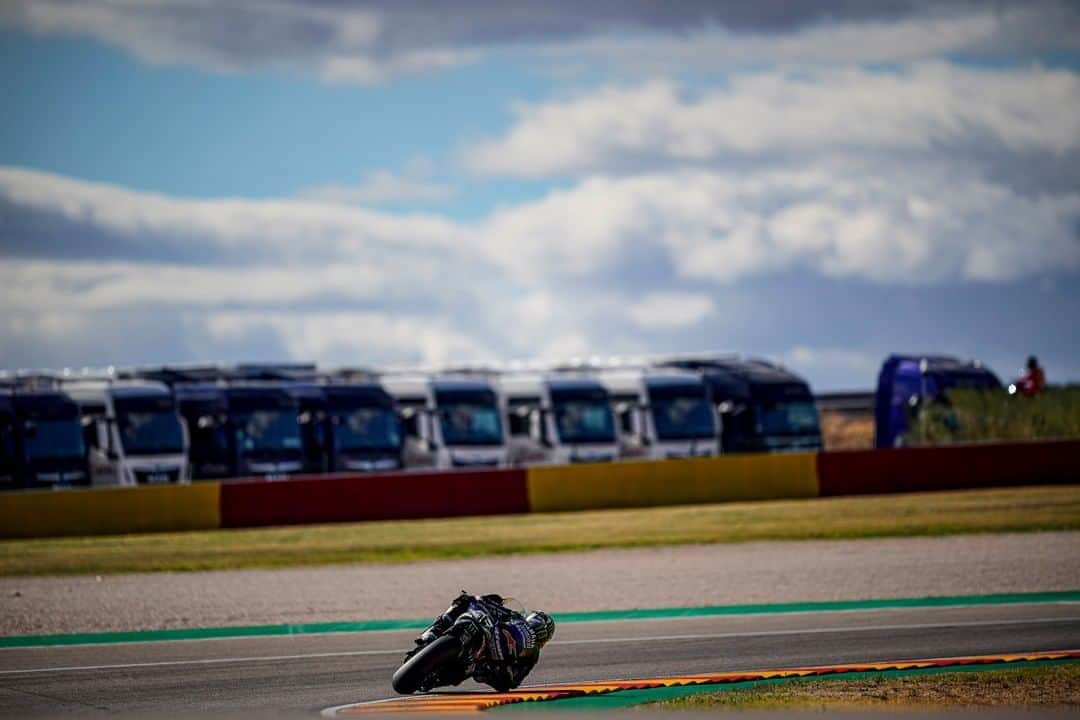 YamahaMotoGPさんのインスタグラム写真 - (YamahaMotoGPInstagram)「💬 @maverick12official, #AlcanizGP Combined FP1 + FP2 + FP3 Result - P4:  "I’m not 100% satisfied yet with the bike, but we also have time to improve in FP4. We have a clear direction that we’re working towards for that session. I think we have good potential."  #MonsterYamaha  #MotoGP」10月24日 19時58分 - yamahamotogp