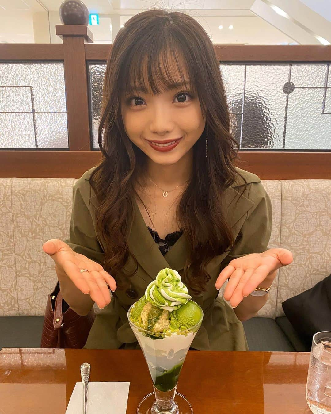 山下みちるさんのインスタグラム写真 - (山下みちるInstagram)「・ こんばんは🦋 だいすきな抹茶と🍵💓  明日からまたmystaにて第4弾のイベントが始まります❣️ (10/25.12:00～10/31.23:59までです) 第1弾から第4弾までの累計ポイント1位になると non-noの掲載権を獲得することが出来ます😳♥️ 全力で頑張るので、ぜひ皆さんのお力をおかしください🥰  また、Twitterでは固定ツイートのリツイート数で Rayの掲載権を競っています⚡️  こちらの方もぜひご協力をよろしくお願いします🙏🏼♥️  お願いばかりで申し訳ないですが、 プロフィール欄にあるURLから 今日の投票もして頂けると嬉しいです🥺💓 ・ #明学ミスコン2020 #ミスコン #明治学院大学 #ミスコン2020 #カフェ #カフェ巡り #抹茶スイーツ #抹茶 #シースルーバング #みちるにポチる #みちるの好きなものシリーズ #instagood」10月24日 20時13分 - hello_chiruchiru