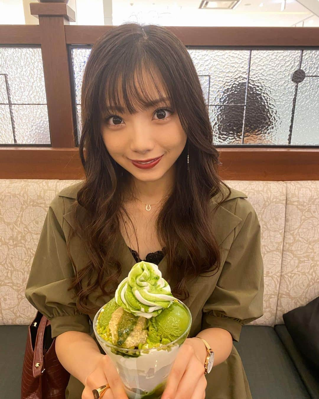 山下みちるさんのインスタグラム写真 - (山下みちるInstagram)「・ こんばんは🦋 だいすきな抹茶と🍵💓  明日からまたmystaにて第4弾のイベントが始まります❣️ (10/25.12:00～10/31.23:59までです) 第1弾から第4弾までの累計ポイント1位になると non-noの掲載権を獲得することが出来ます😳♥️ 全力で頑張るので、ぜひ皆さんのお力をおかしください🥰  また、Twitterでは固定ツイートのリツイート数で Rayの掲載権を競っています⚡️  こちらの方もぜひご協力をよろしくお願いします🙏🏼♥️  お願いばかりで申し訳ないですが、 プロフィール欄にあるURLから 今日の投票もして頂けると嬉しいです🥺💓 ・ #明学ミスコン2020 #ミスコン #明治学院大学 #ミスコン2020 #カフェ #カフェ巡り #抹茶スイーツ #抹茶 #シースルーバング #みちるにポチる #みちるの好きなものシリーズ #instagood」10月24日 20時13分 - hello_chiruchiru