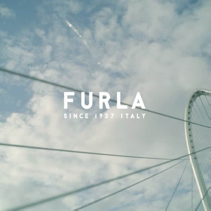 フルラのインスタグラム：「Textures combine for impact. Furla's artisanal craft is with every item.  #thefurlasociety #furlafeeling #newcollection #furla #accessories #fashion」