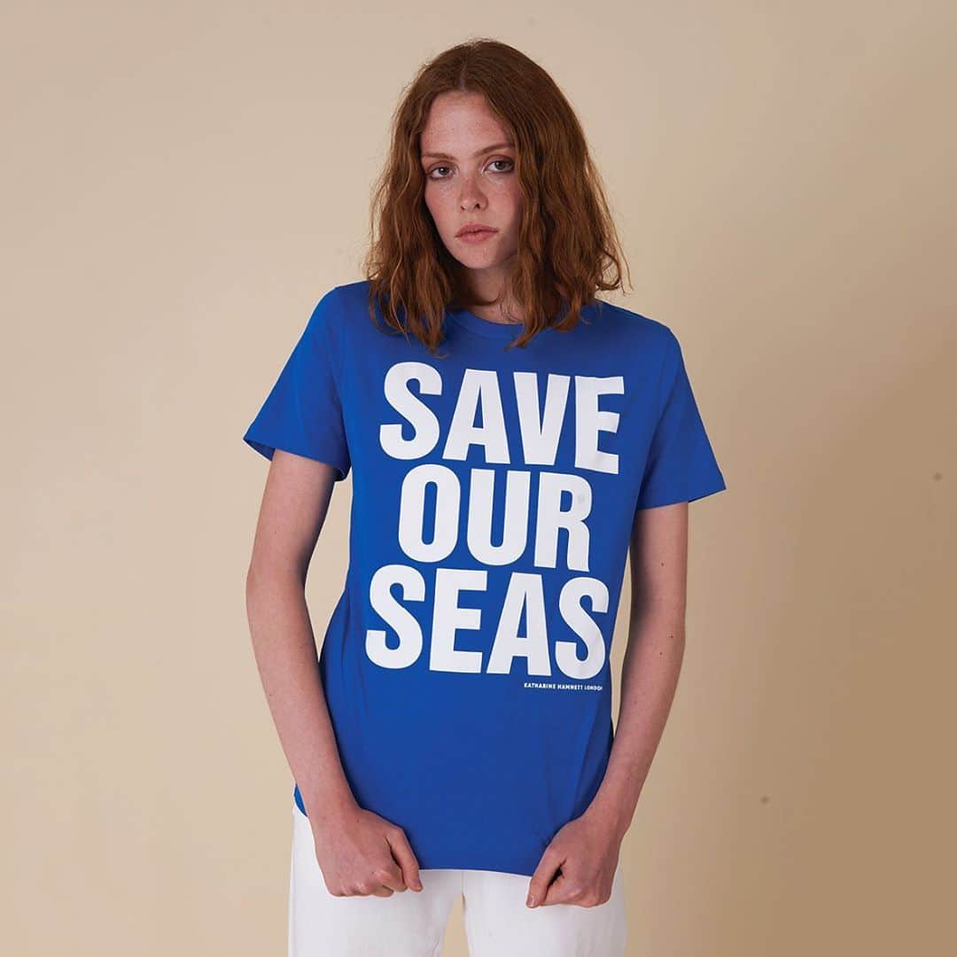 のインスタグラム：「Help end plastic pollution. Let’s make an impact together #saveourseas @parley.tv . . . . . . . . . . . . . . . . . . #katharinehamnett #katharinehamnettlondon #savetheocean #oceanplastic #plasticpollution #buynowwearforever」