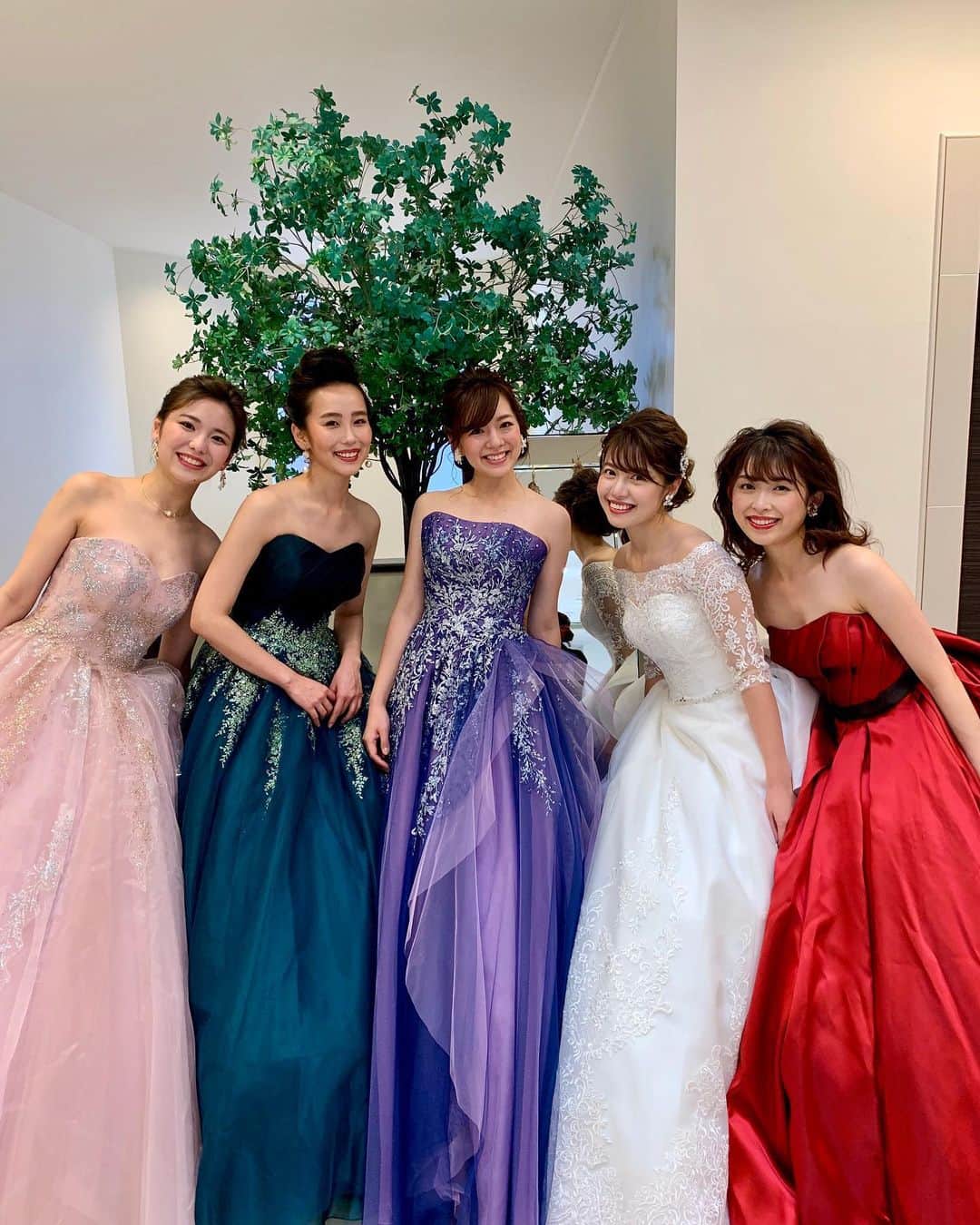 のインスタグラム：「. @artbellange_sapporo_official さんの ブライダルフェアでのドレスショー👗✨ . 可愛いドレスから大人なドレスまで 新作の素敵なドレスがたくさん👏 . ありがとうございました！！ . #ブライダルフェア #ドレスショー #ウェディング」