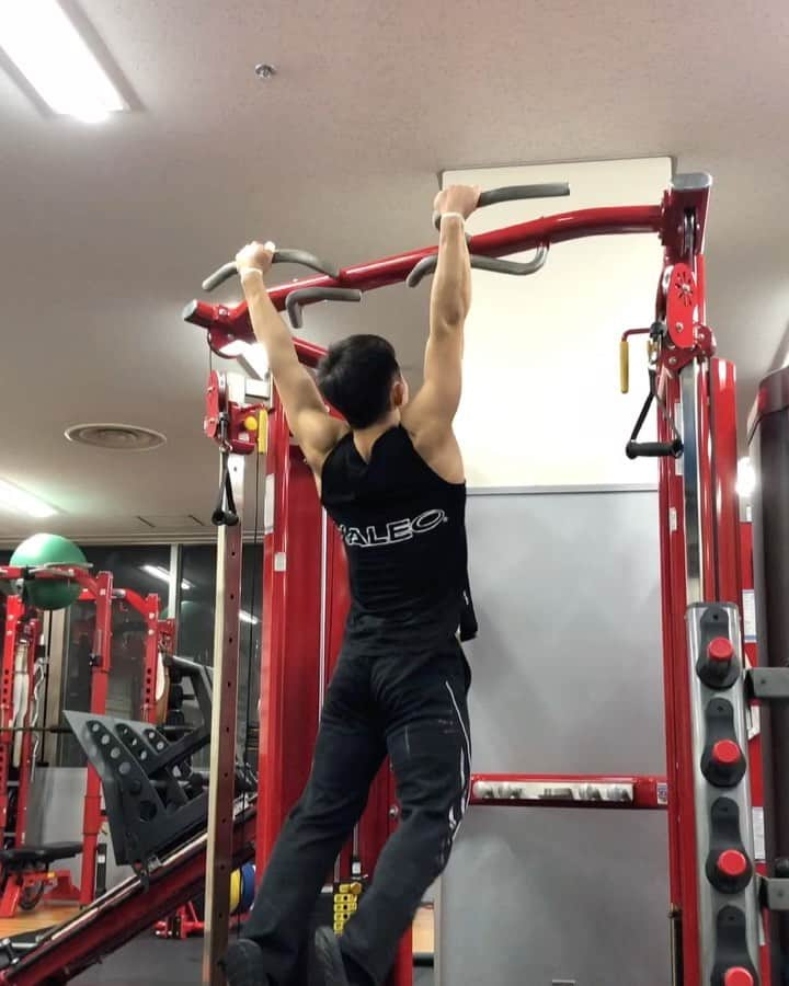 近内三孝のインスタグラム：「muscle up 21回👍  先週負けたけど今週は勝った！ @soushis130j160_73   #crossfit」