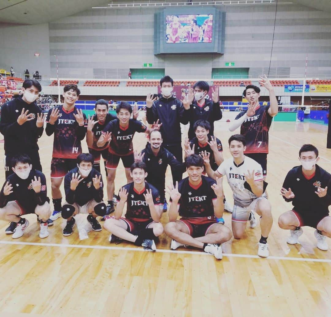 藤中優斗 のインスタグラム：「・ ・ 来週も頑張りましょう！！ ・ ・ #3勝目 #4勝目 #vリーグ #jtektstings」