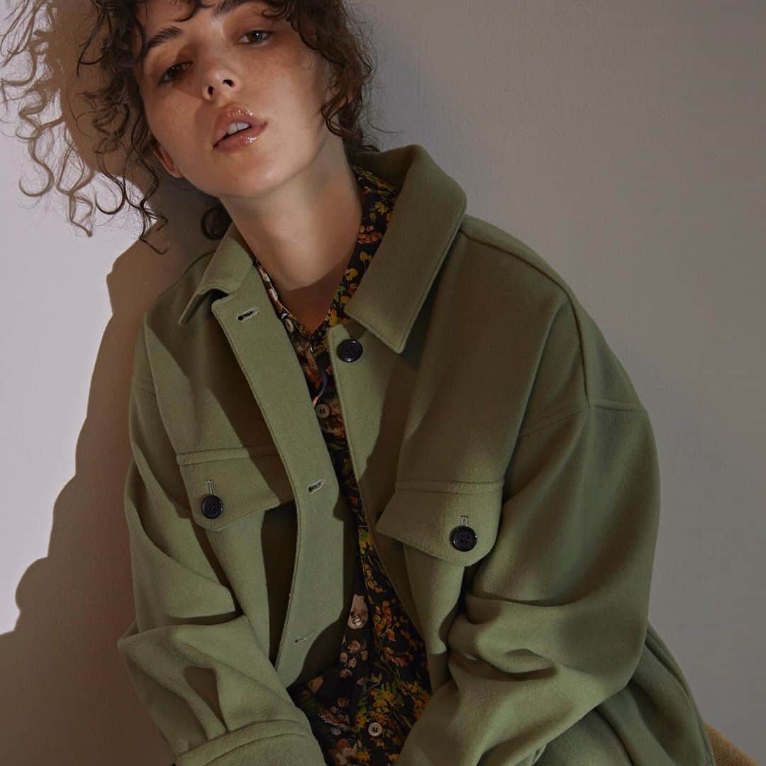 エリオポールのインスタグラム：「. HAVE A LOVELY DAY 10.23.-11.26.  . CPO LONG JACKET [HÉLIOPÔLE]  39,000yen+tax SHIRT [HOPE]  36,000yen+tax . . . #HELIOPOLE #エリオポール #HAVEALOVELYDAY #2020aw #autumnwinter #selectshop #fashion #CPOJACKET #style #Utility #british #britishstyle」