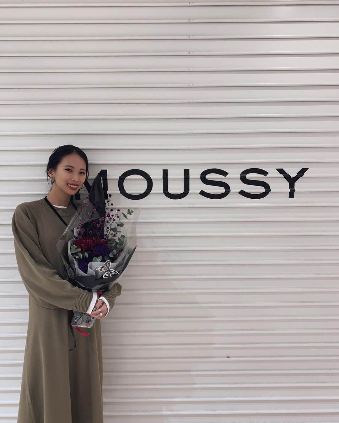 のインスタグラム：「今日は沢山会いにきてくださり ありがとうございました😊💖 いろんな思いが沢山伝わって すごく嬉しかったです🥺❤️  残りあと1日ですが最後まで楽しく頑張ります☺️🍃 明日が最後の出勤日です！ ぜひお時間があれば来てください🙈❤️  #MOUSSY」