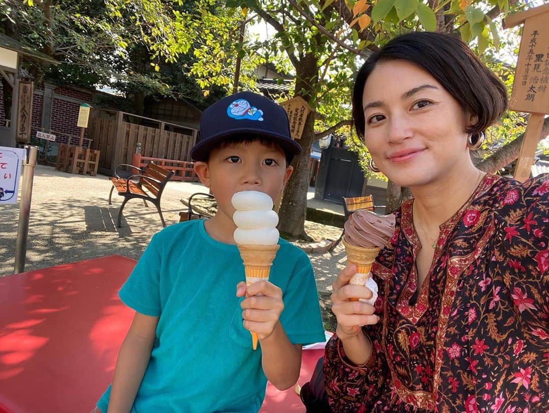 桃生亜希子さんのインスタグラム写真 - (桃生亜希子Instagram)「🍦🍦☁️  #koapselfie #東映太秦映画村 #アイスクリーム　#ソフトクリーム　#kyoto #京都#icecream  #yummy #travel」10月25日 2時15分 - pinokosugar