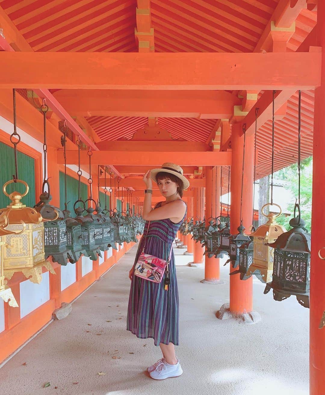 のインスタグラム：「明日に備えて早く寝ないと♡ドキドキ❤︎  最近、旅の写真ばかりあげてるけど.. もう少し先は She is not lostのような写真をちゃんと英語付きであげたいという小さな夢があります（笑）  Good night⭐️   📍#春日大社   #narajapan  #奈良観光  #japantravel  #世界遺産  #worldheritage #travelmore」
