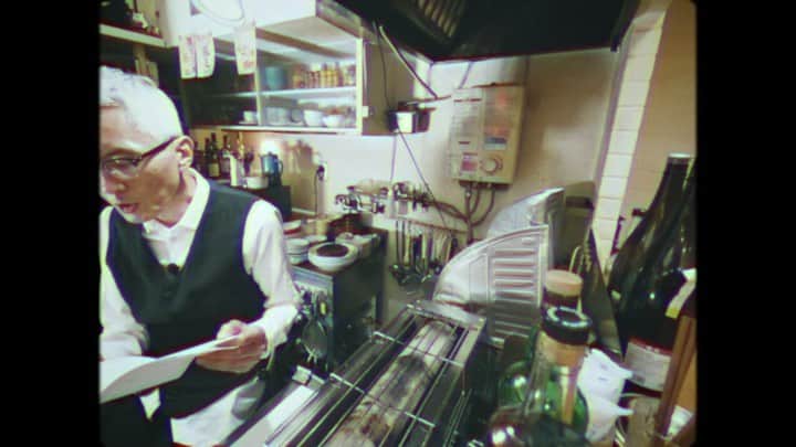 松重豊のインスタグラム：「今日は記念すべき書籍発売日。そして本日、朗読は第4弾〜酒場〜を配信いたします。今回はギタリストの関口シンゴさんの伴奏です。 #関口シンゴ　 #空洞のなかみ  #朗読」