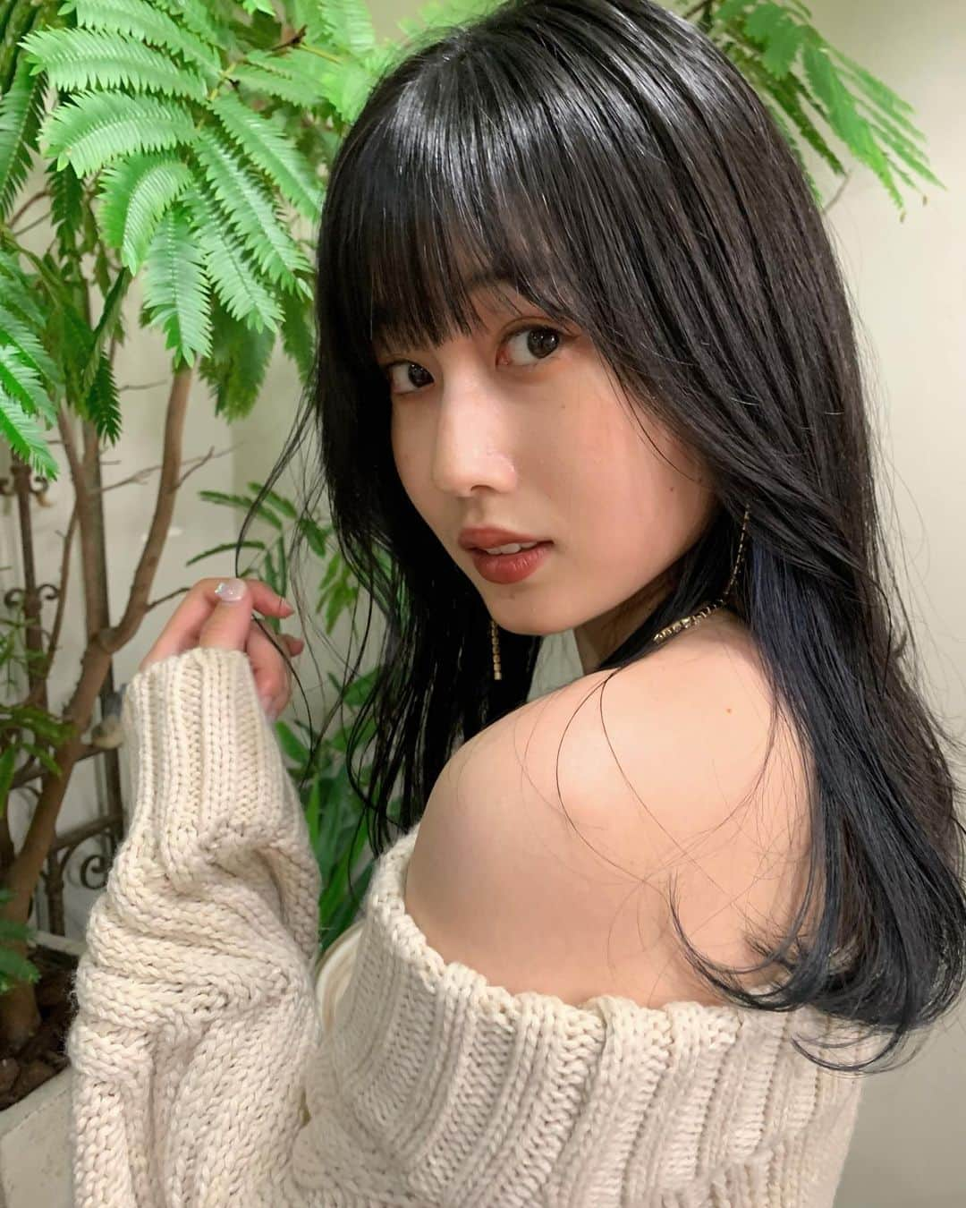 増澤璃凜子さんのインスタグラム写真 - (増澤璃凜子Instagram)「肩くらいまで髪を切りました🦢 . 久しぶりにこれくらい短く切ったので 嬉しい！お気に入り！！！ @nahosaito_log さんありがとうございました🥰  #hair #daikanyama」10月24日 20時55分 - ririkomasuzawa