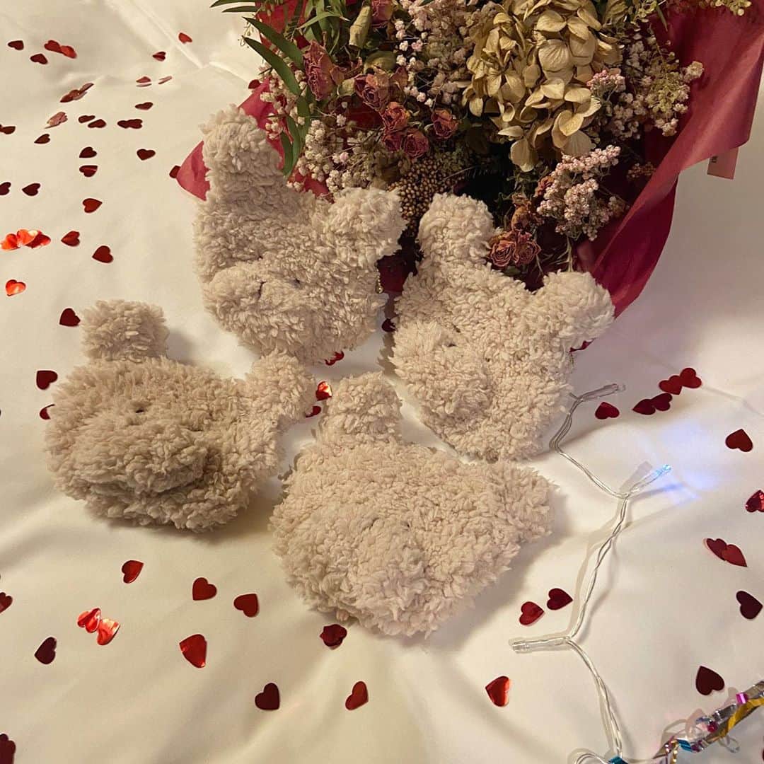 塩川裕美のインスタグラム：「. まりえちゃんが四人お揃いで作ってくれたくまちゃん🧸 ありがとう毎日持ち歩く❤︎❤︎❤︎ . . .  #お揃い #幼なじみ #handmade #てづくり #instagood #instalike #ふくおか #いいね」