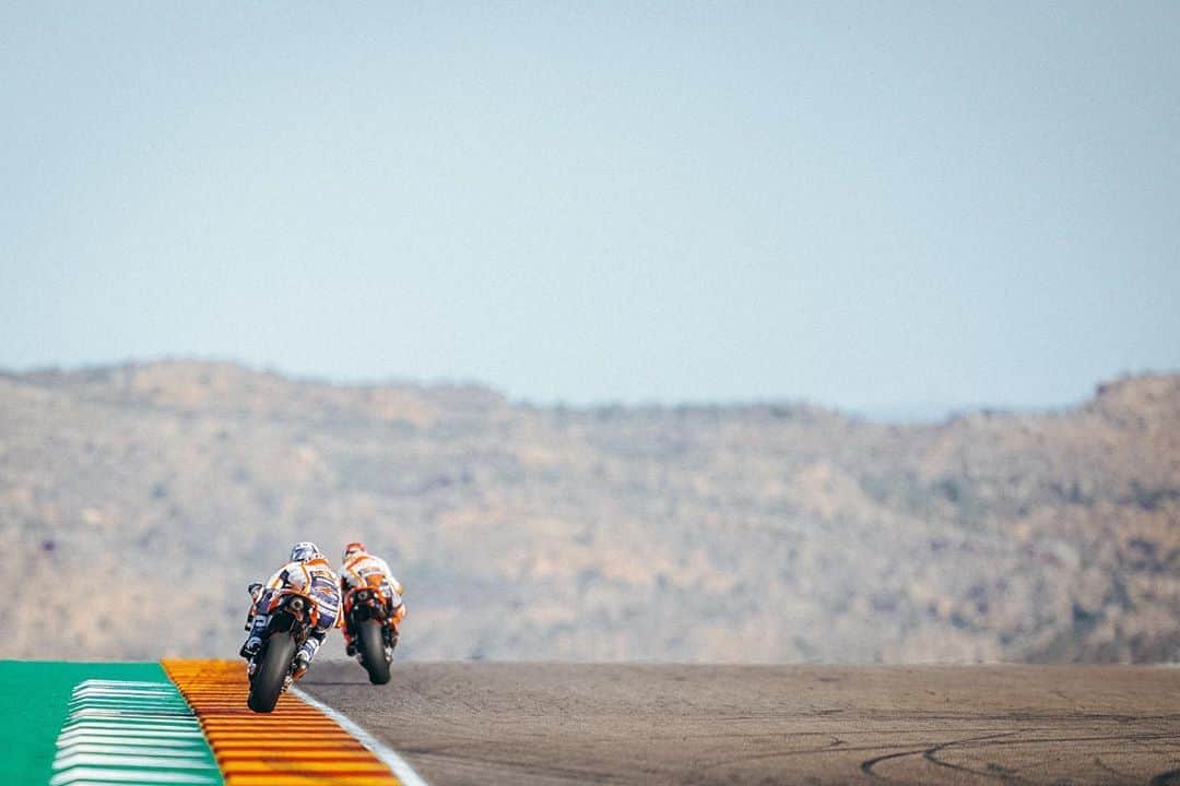 レプソル・ホンダのインスタグラム：「Enjoying the scenery 🏞 ⠀⠀⠀⠀⠀⠀⠀⠀⠀ #AlcanizGP #TeruelGP #MotoGP #AM73 #AlexMarquez #SB6 #StefanBradl #Repsol #Honda #RepsolHonda #HRC #RC213V #ThePowerOfDreams #Racing #Motorcycle #Team #OneHeart」