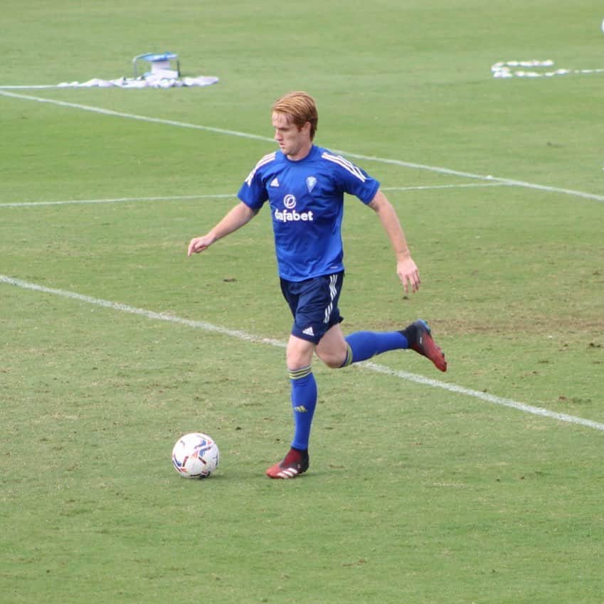 アレハンドロ・フェルナンデス・イグレシアスのインスタグラム：「Último entrenamiento y todo perfecto para mañana...💛💙⚔️⚽️」
