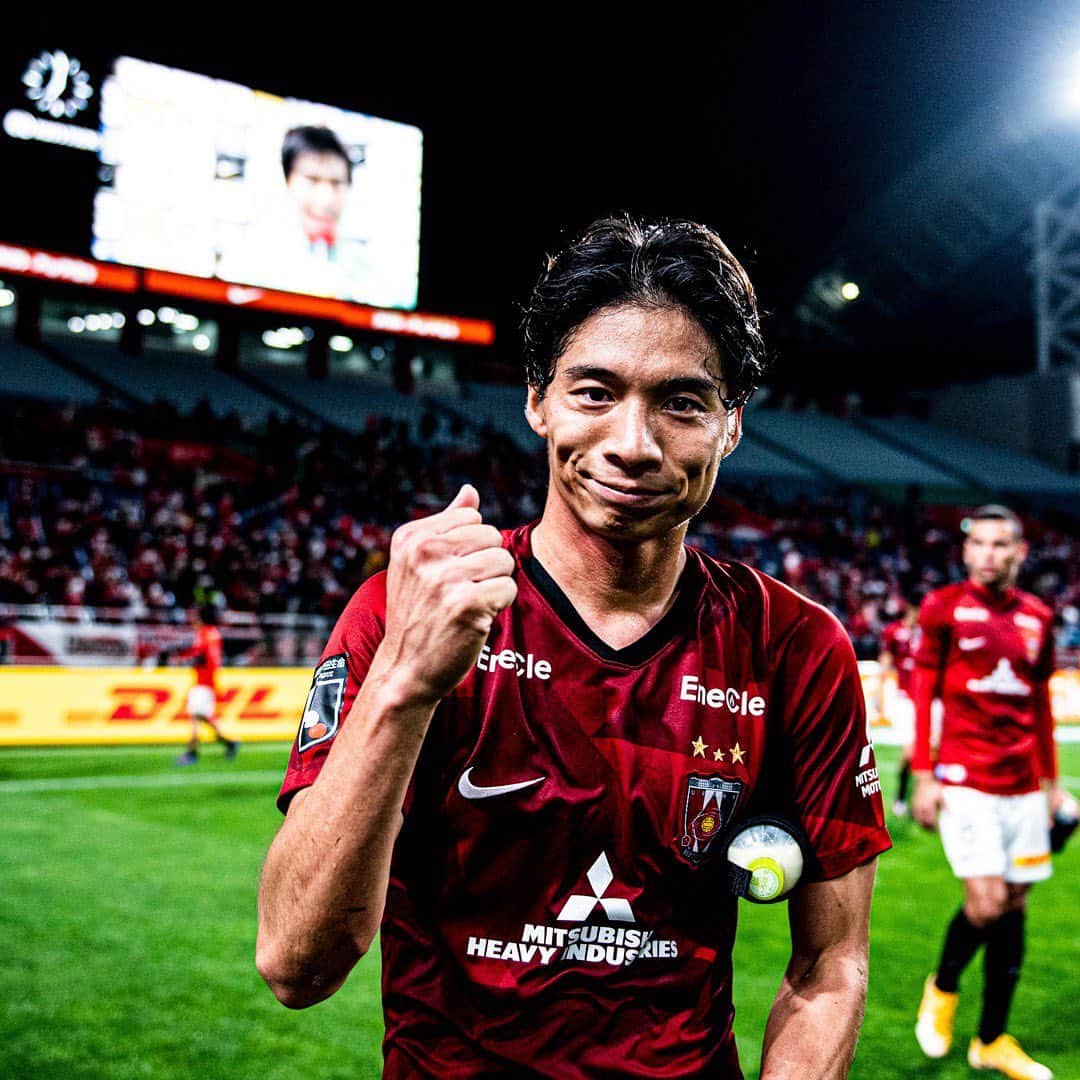 長澤和輝のインスタグラム：「がっちり。 埼スタでサポーターと分かち合う勝利は特別‼️  #浦和レッズ　#wearereds」